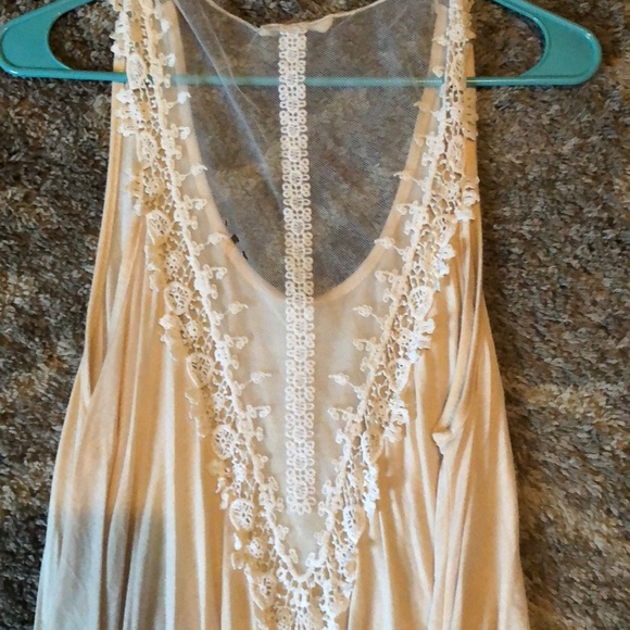 Lace back tank - Picture 3 of 3